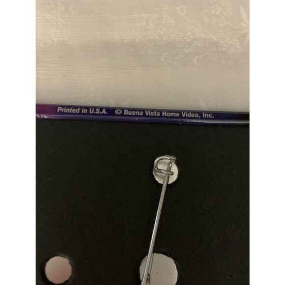 Vintage GARGOYLES THE MOVIE Release Pin - Picture 9 of 9